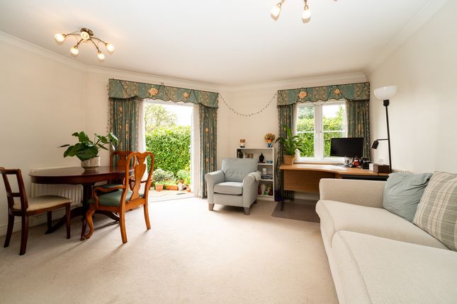 Flat Flat 3, Bartholomew Court, Longcrofte Road, Edgware photo 2