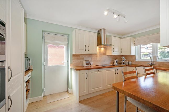 16, Oaklands Grove, Waterlooville photo 4