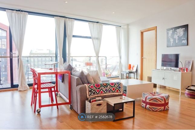 Open Plan Living Room/Kitchen