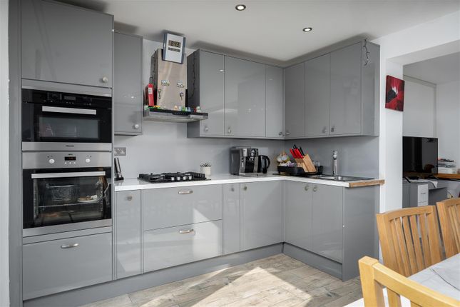 7, Thatcher Close, West Drayton photo 4