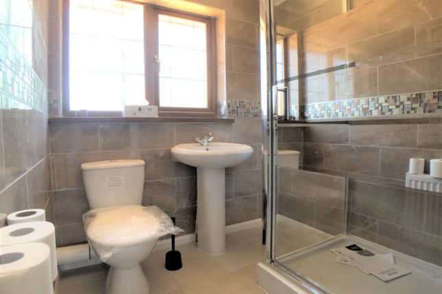5 Allhallows Road, Beckton, London photo 4