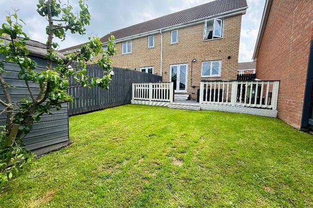 Town house for sale in Kilner Way, Castleford