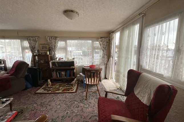 2-bed caravan on Lower Dunton Road Dunton, Brentwood, £120,000
