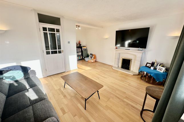 Norbury Avenue, Watford photo 4