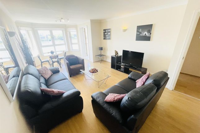 Flat to rent in Homer Drive, London