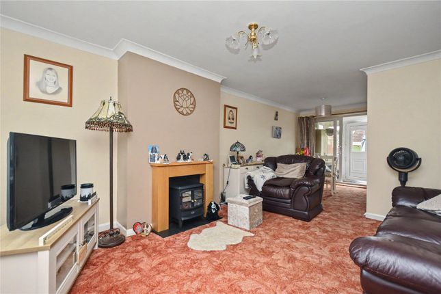 34, Manor Park Avenue, Castleford photo 2