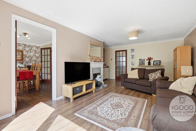 84, The Lindens, Loughton photo 3