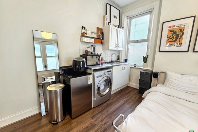 19 Flat A, Killingworth Road, Newcastle upon Tyne photo 4