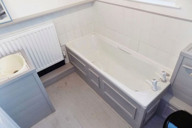 10a Elm Crescent, Bridgend photo 4