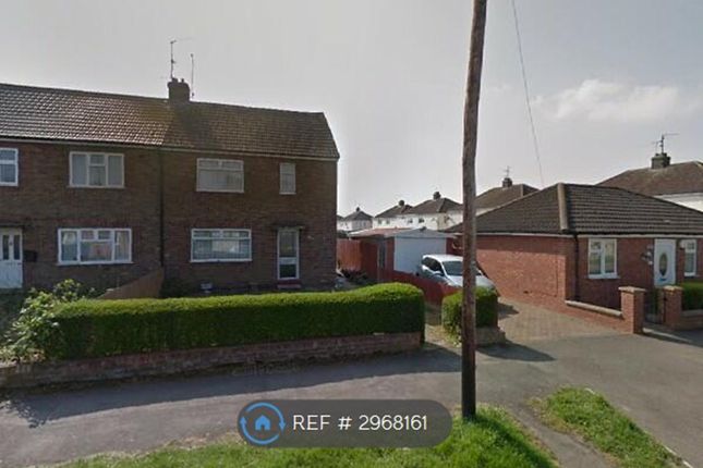 3-bed house on Lawson Avenue, Stanground, Peterborough, £1,250/mo
