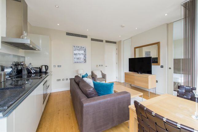 Flat to rent in Hepworth Court, 30 Gatliff Road, Grosvenor Waterside, London