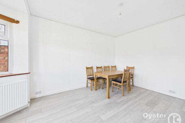 21 Howberry Close, Edgware photo 4