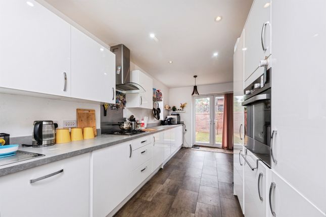 10, Lambert Court, Newport Pagnell photo 3