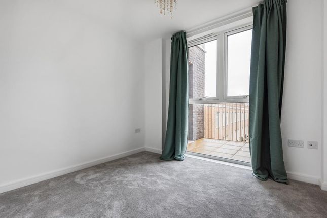 Flat to rent in St. Ives Road, Maidenhead
