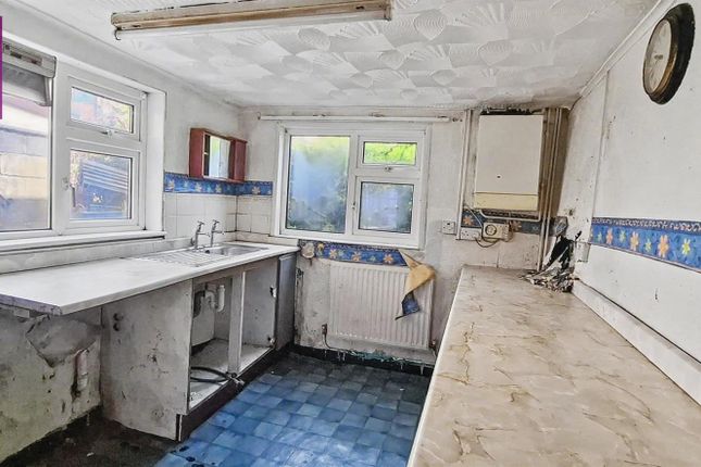82, North Road, Newport photo 4