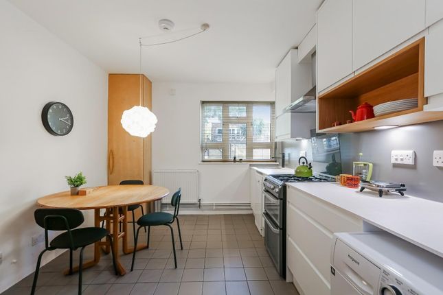 1B, Gordon Grove, London photo 3