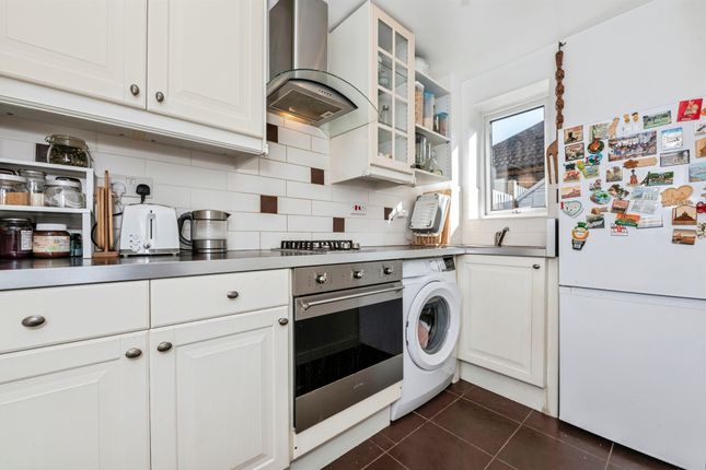 47, Caravel Close, Grays photo 5