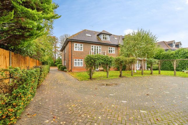 3-bed flat on Chestnut Avenue, Chichester, £475,000