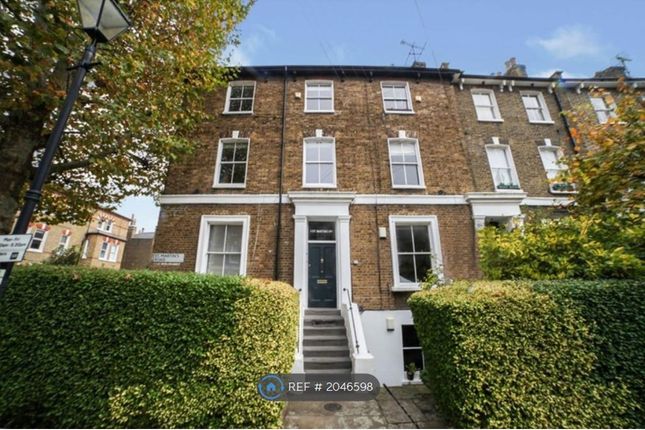 Flat to rent in St Martin's Road, London