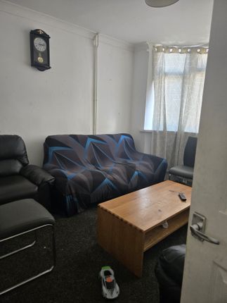 07, Bradley Road, Luton photo 5