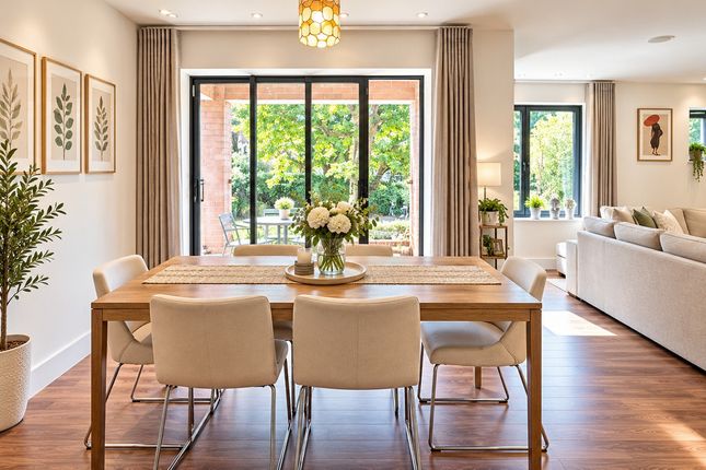Flat Sandstone Lodge, Flat 5, 238, High Road, London photo 3