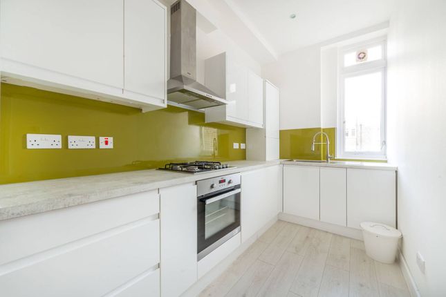 Flat to rent in Gloucester Gardens, Bayswater, London