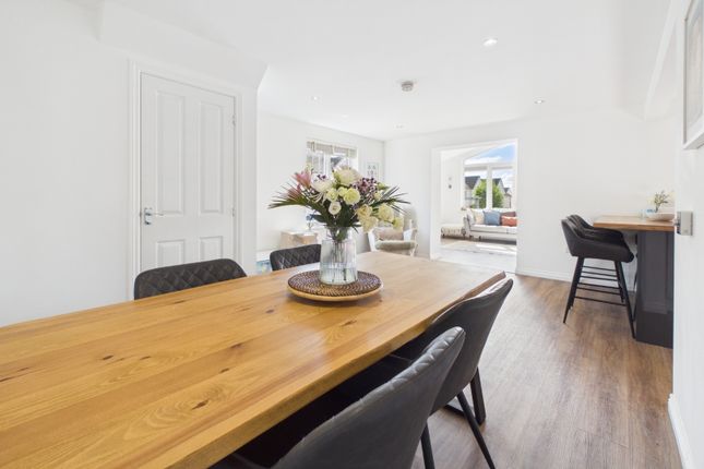 24, Millbank Drive, Bishopton photo 4