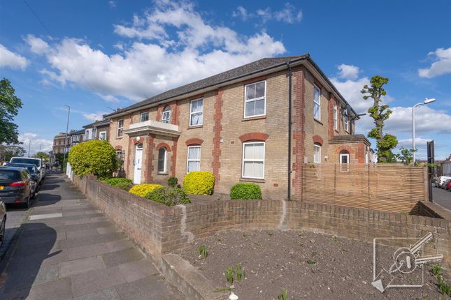 Thumbnail Flat for sale in Darnley Road, Gravesend