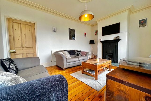 9, Hopwood Bank, Leeds photo 3