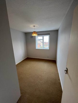 55, Springwood Crescent, Edgware photo 4