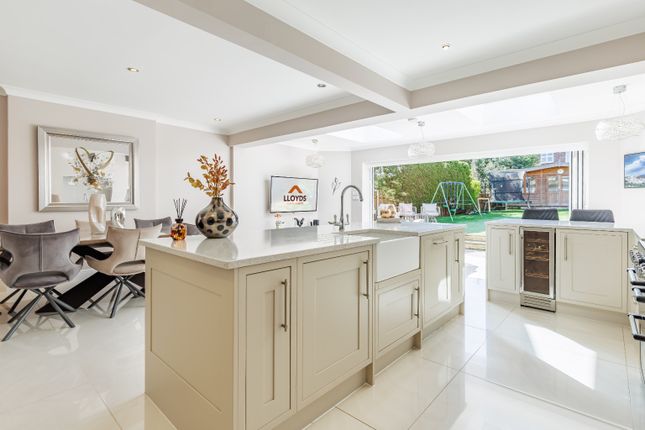 18, The Glade, Woodford Green photo 3