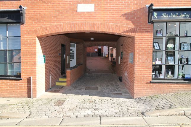Flat to rent in Lower North Street, Exeter