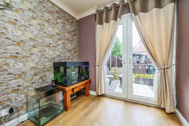 3, Redwood Court, Nottingham photo 3