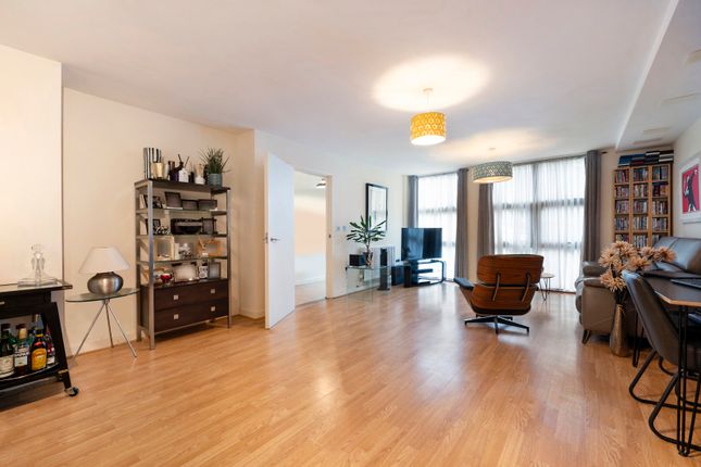 Flat for sale in Byng Street, Millwall