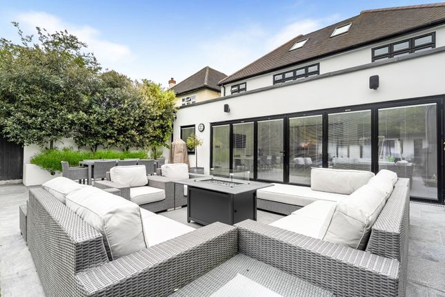 5 Severn Avenue, Romford photo 4