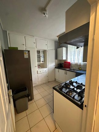 15, Exeter Court,, Bayswater photo 2