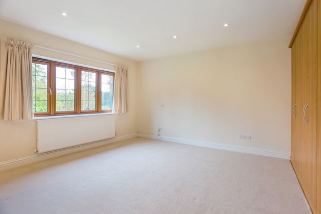 6 Vicarage Way 32...
