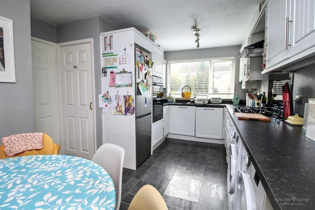 18, Lilac Close, Reading photo 3