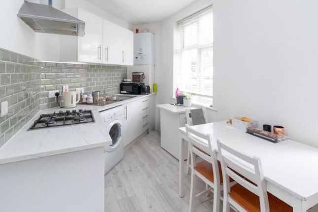Flat 2 Ranelagh Court, Glendale Avenue, Edgware, Middlesex, HA8 8HP photo 5