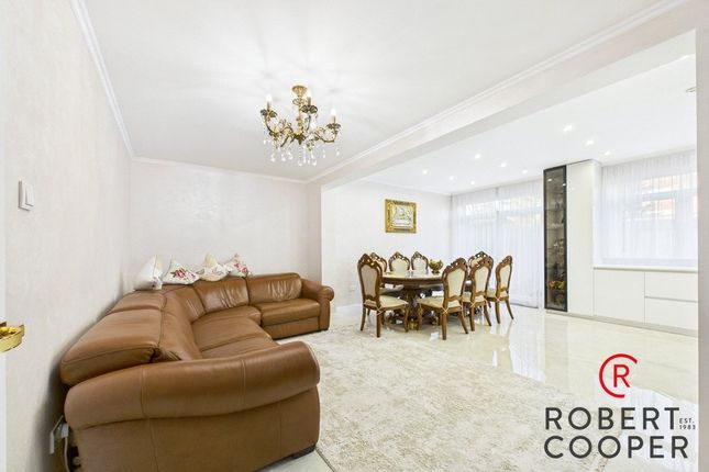 25, Eversley Crescent, Ruislip photo 2