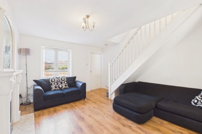38 Charlestown Way, Hull, Hu9 1pj photo 2