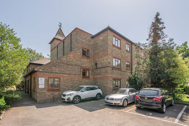 Cedars Court, Roehampton photo 5