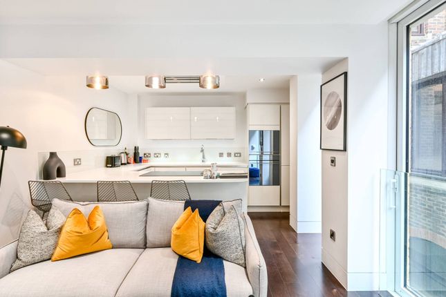 Thumbnail Flat for sale in Well Court, Mansion House, London