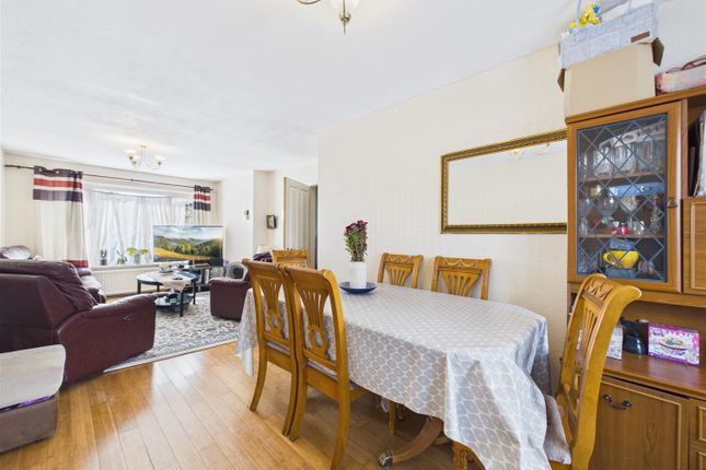230, Fleetside, West Molesey photo 4