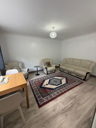 94 morton way, Arnos Grove, London photo 3