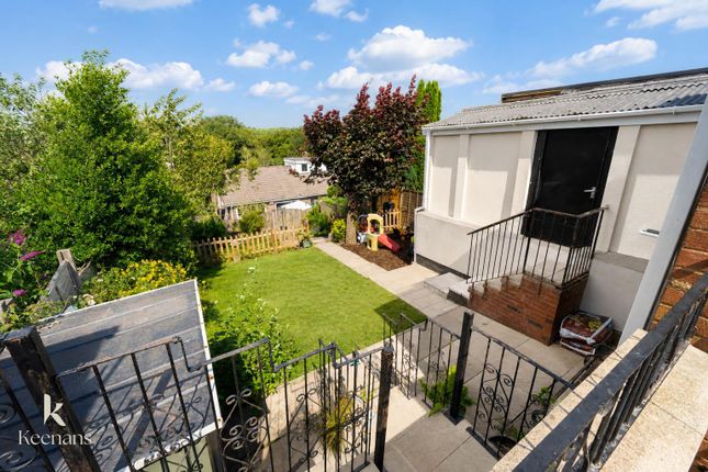 20, Lawefield Crescent, Manchester photo 4