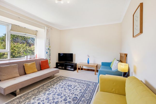 52 Rowan Close, Ealing photo 4
