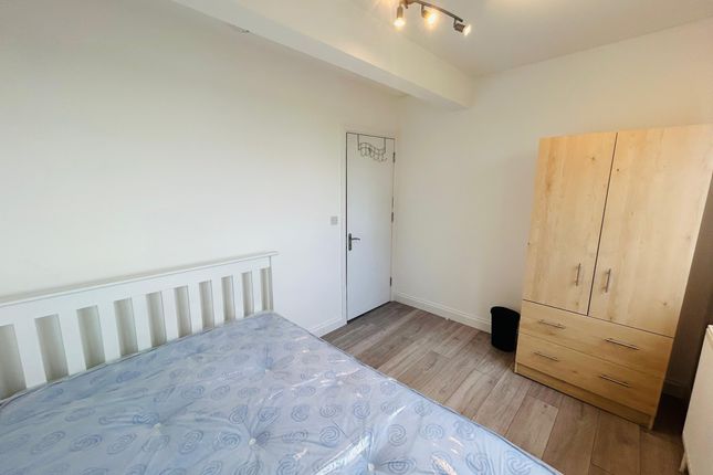 Room X, 463a Alexandra Avenue, London photo 2