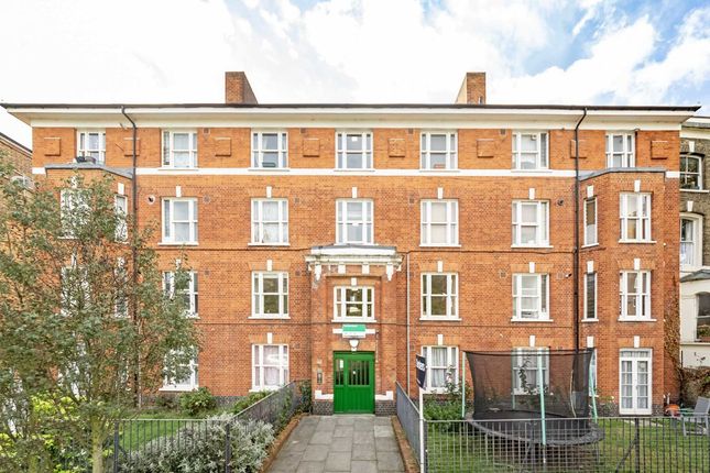 Flat to rent in Highbury Grange, London