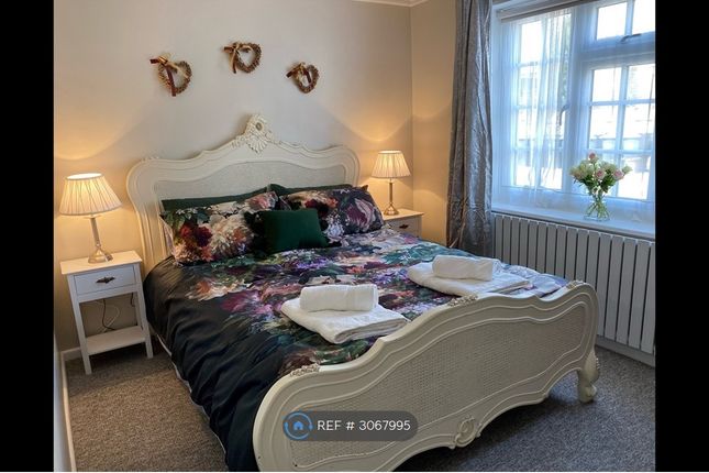 Flat, Saffron Court The Avenue, Sherborne photo 4